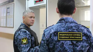 Приставы не дали внести в суды Коми более 2 400 запрещенных предметов