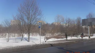 Под дождем и снегом — онкобольные вынуждены дожидаться общественного транспорта без возможности укрыться от непогоды