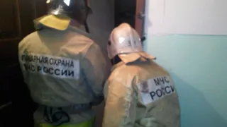 На улице Дзержинского в Брянске из горящей квартиры спасли 6 человек