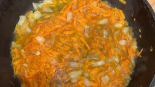 2 ложки в воду помогут вновь сделать сковороду антипригарной: больше ничего не прилипнет и не пригорит — гениальный совет