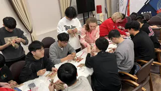 Студенты из Китая и владимирские школьники провели мастер-классы за чаем с блинами