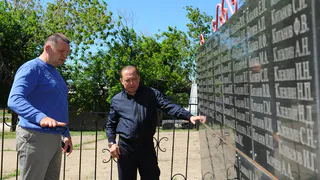 Метшин проинспектировал состояние памятников героям ВОВ