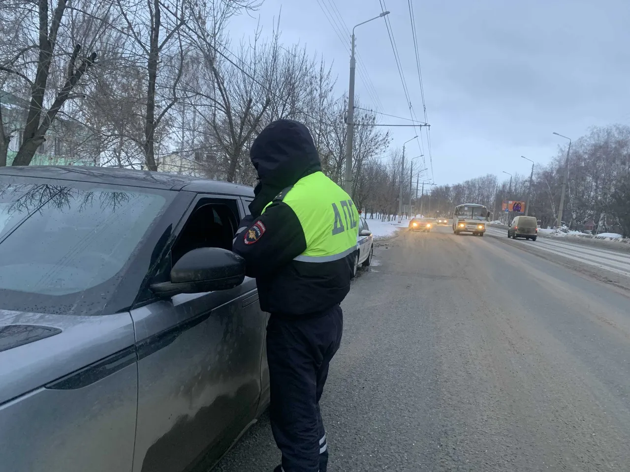 С 11 декабря при выезде из города начнут отбирать автомобили: неприятный список уже составлен