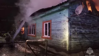 В селе Гавриловское под Суздалем загорелся двухквартирный дом