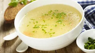 Варим вкусный суп из куриной кожи