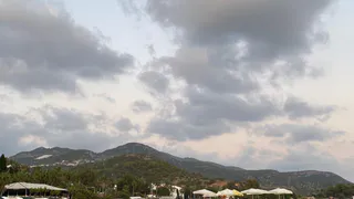 «Дешевле , чем отдых в Сочи, а как здесь любят русских»: туроператоры массово предлагают новый курорт — летим всей семьей уже в июле