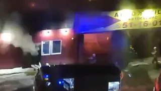 На Бирюзова загорелся автосервис: видео с места пожара