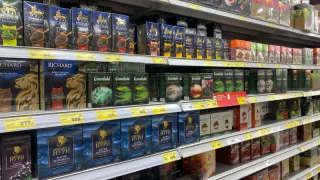 Сплошная пыль, ни грамма чая: Росконтроль назвал три известных бренда, оказавшихся в черном списке