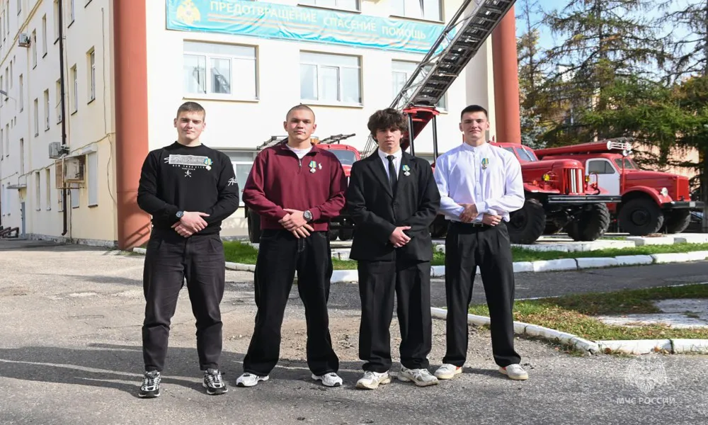 Пятеро жителей Гусь-Хрустального награждены за спасение людей из горящего дома