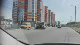 В Рязани "Рено" влетел в столб и зацепил "Газель"