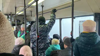 Жители мкр. Ахуны пожаловались на давки в автобусе № 93