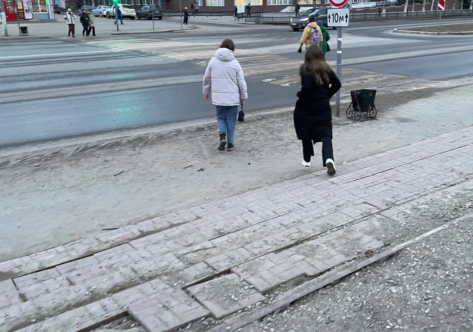 Верховный Суд поставил точку: нужно ли водителю ждать, пока пешеход дойдет до конца дороги