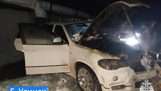 В Усинске оперативно ликвидирован пожар в легковом автомобиле