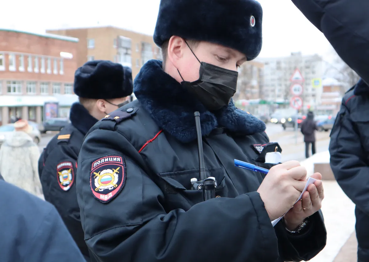 "На колени встала, извиняйся": в Челябинской области школьницы жестоко избили свою одноклассницу