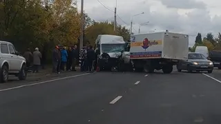 После аварии с грузовиком в Брянске скончался водитель микроавтобуса