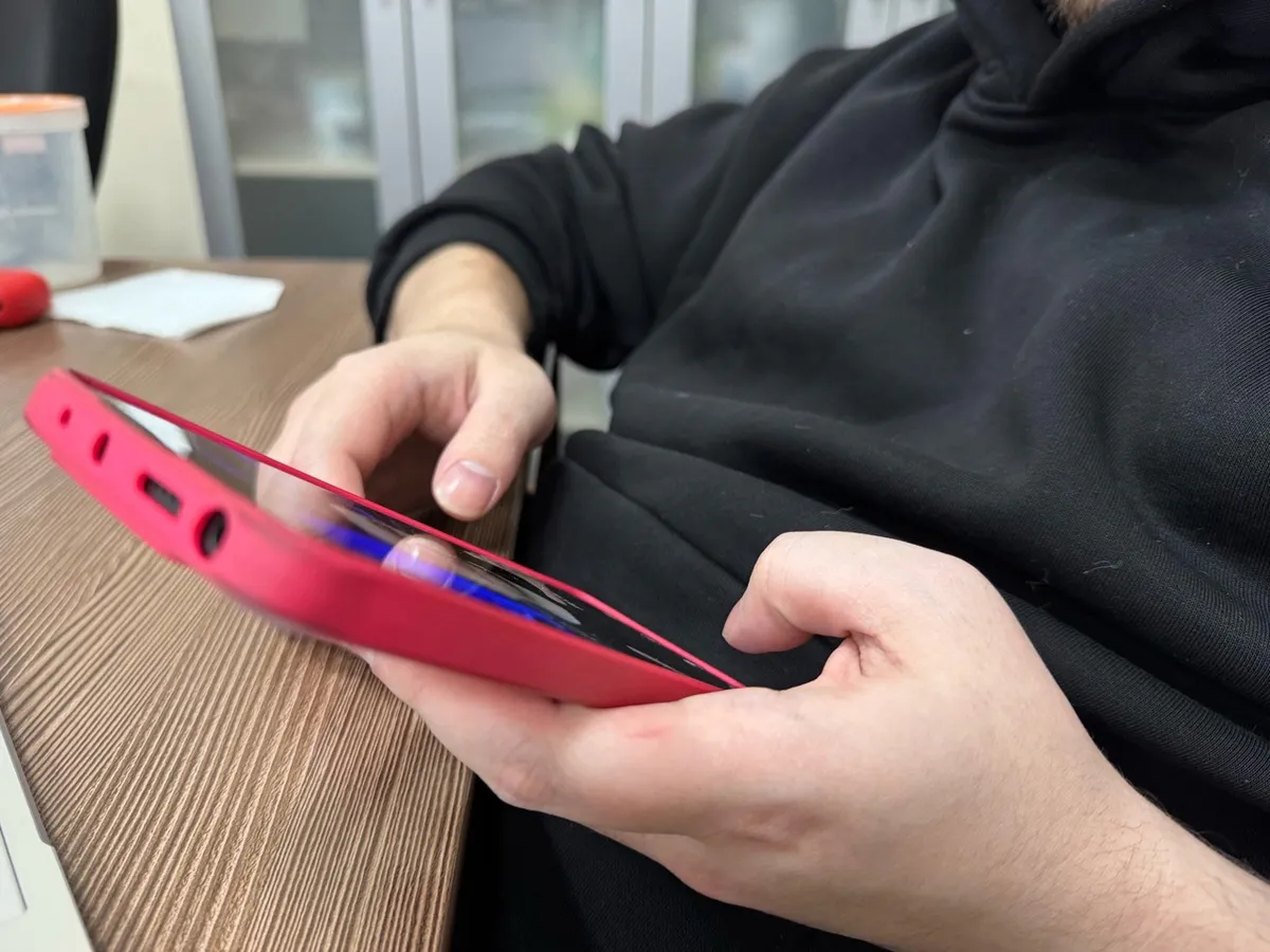 В Челябинской области 19-летнюю девушку обманули мошенники и заставили ее украсть 4,7 млн рублей у родственницы