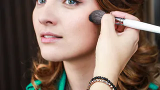 В России могут запретить декоративную косметику: пудру, тени и румяна