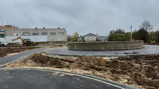 В поселке Вольгинский полным ходом идёт обновление набережной