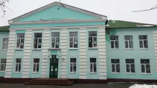 Потолок столовой глинищевской школы может упасть на голову детей