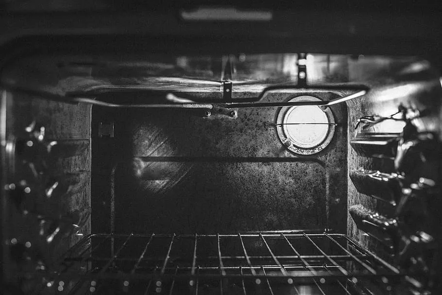 Эффективные способы очистки духовки от жира: советы эксперта