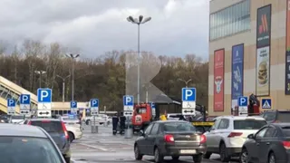 Очевидцы сообщили об эвакуации автомобилей с парковки рязанского «Премьера»
