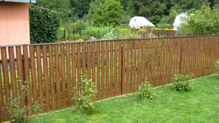 Забор, который заставит соседей обзавидоваться: простой способ превратить участок в неприступную виллу