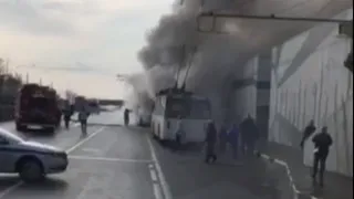 Ранним утром: в Рязани загорелся троллейбус №1