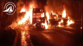 Под Челябинском загорелись две столкнувшиеся фуры, один водитель погиб