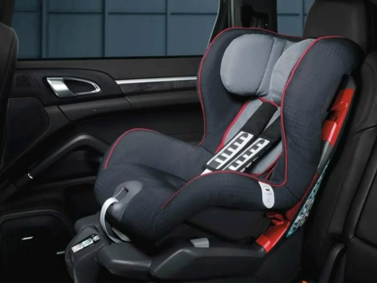 Новые правила с 26 июля: детские кресла и машины с мигалками — что важно знать водителям