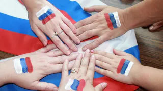 В центре Владимира развернут гигантский триколор