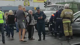 Появилось видео последствий ДТП около НИТИ, в котором пострадал человек