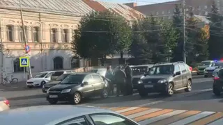 Опять пробка: на площади Ленина столкнулись два автомобиля