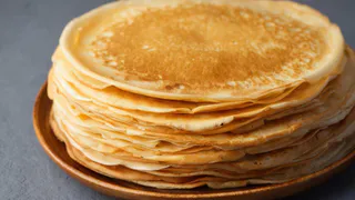 Почему тесто для блинов должно постоять перед выпеканием: ошибка, ведущая к комкам