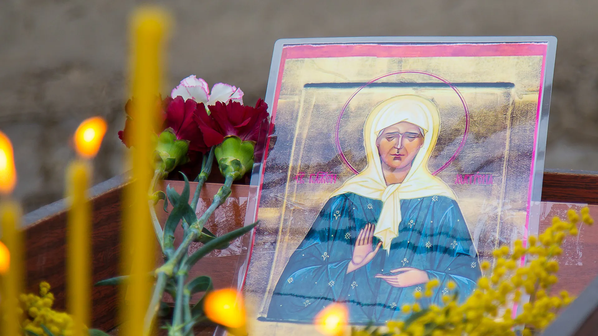 Православные нижнекамцы приходят в храм Рождества Христова к Матроне