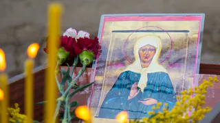 Православные нижнекамцы приходят в храм Рождества Христова к Матроне