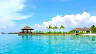 Мальдивы почти даром: туроператор назвал шикарное бюджетное направление для пляжного отдыха - лазурное море и любят русских
