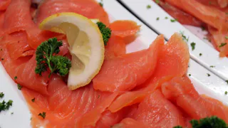 Вкуснее рыбы я еще не ел. Дед показал свой способ как засолить форель, чтобы вкусно было