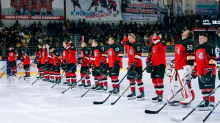 Молодёжный хоккейный клуб Чувашии "Сокол" демонстрирует уверенные победы над соперниками в домашней серии матчей