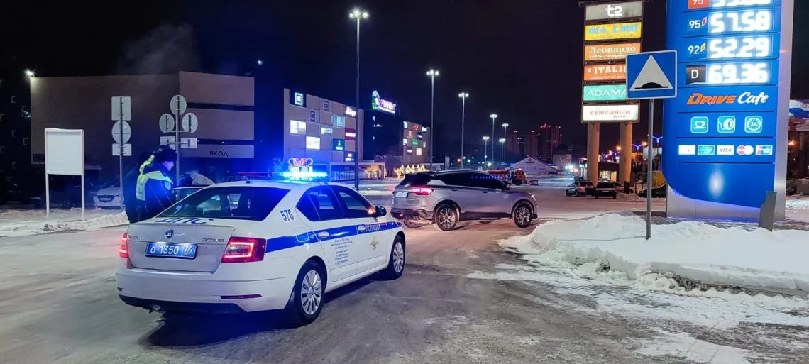 Магнитогорцы жалуются на дрифтеров возле ТРК «Континент»