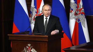 Путин разрешил губернаторам оставаться на третий срок