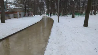 В парке ЦПКиО аллеи затопило горячей водой
