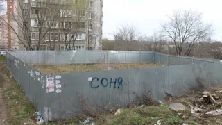 В Рязани заброшенную площадку для детей-инвалидов просят благоустроить