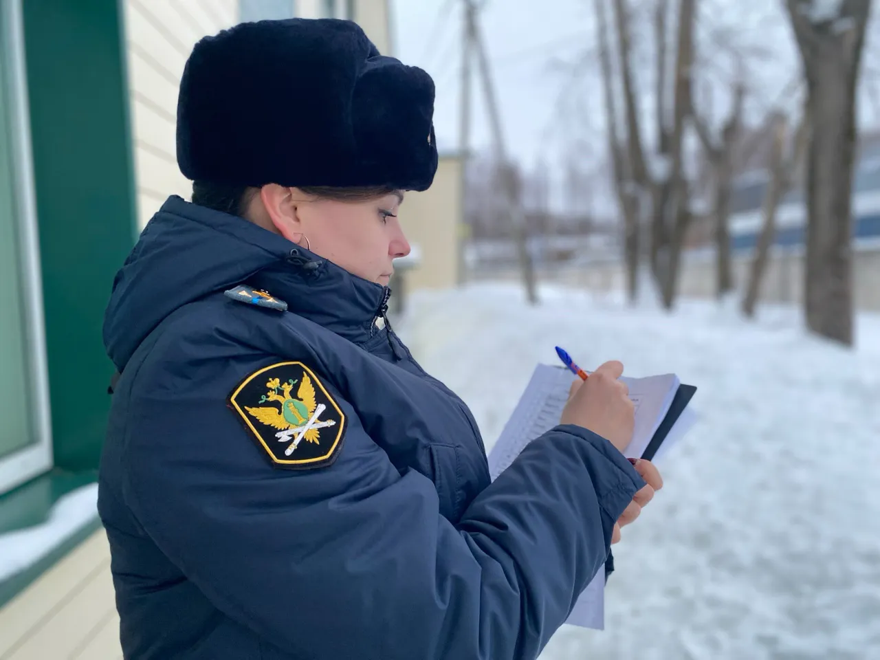 В Сыктывкаре пристав арестовала половину земельного участка должника по алиментам