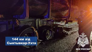 Грузовик МАЗ сгорел на трассе в Коми