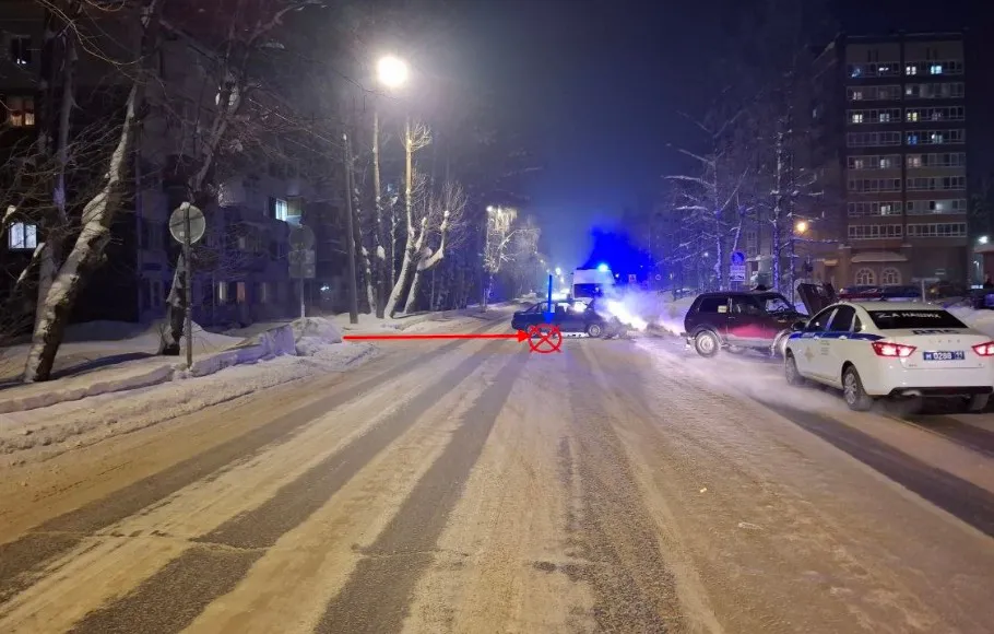 В Сыктывкаре два водителя не уступили дорогу, что привело к ДТП с травмами