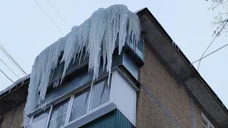 Госжилинспекция вышла на борьбу с сосульками в Брянске