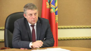 Губернатор: в Брянской области при ударе дрона по гражданскому авто пострадал мужчина