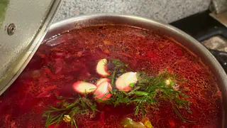 Не свекольные щи, а рубиновый борщ: 3 главных правила "зажарки" - готовлю только так, все домашние едят без остановки 