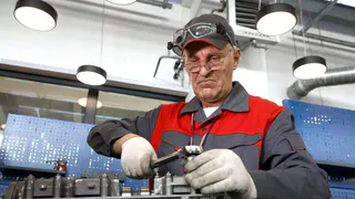 Пенсии работающих пенсионеров выросли на 2 000 рублей