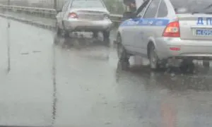 Авария на Северной окружной - автомобиль влетел в отбойник